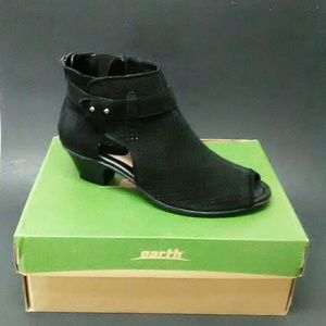 ~EARTH~INTREPID WOMEN'S NU BUCK BOOTS